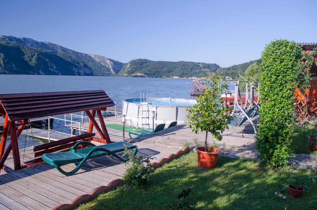Casa Ana Serena Ieşelniţa Zewnętrze zdjęcie