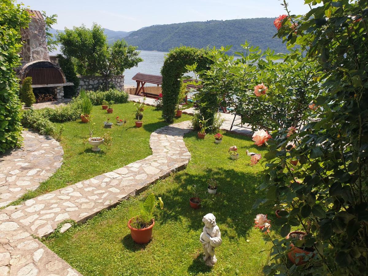 Casa Ana Serena Ieşelniţa Zewnętrze zdjęcie